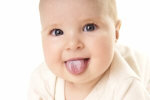 Limba albă la bebeluși. Ce este și cum se poate trata