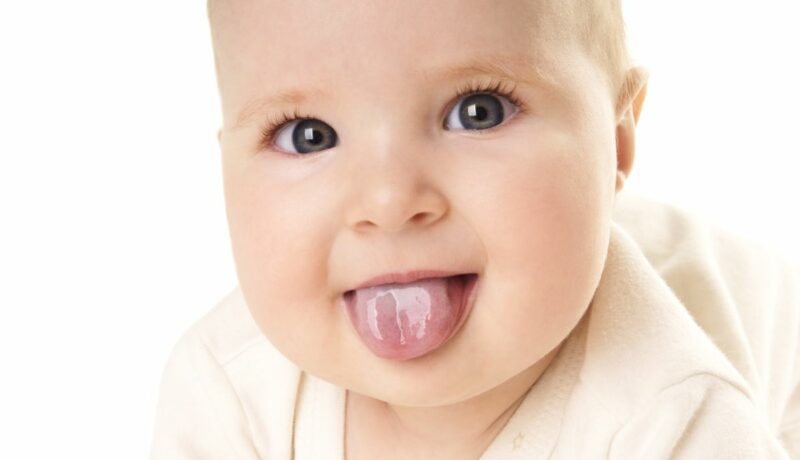 Limba albă la bebeluși. Ce este și cum se poate trata