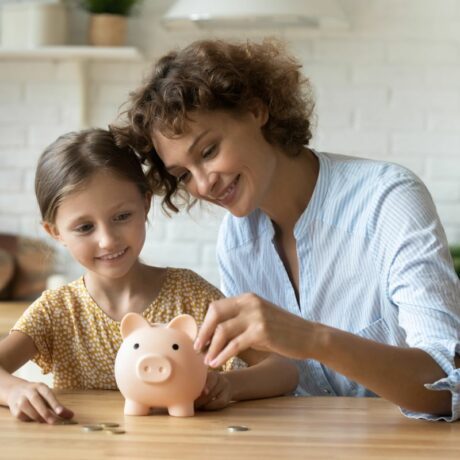 Educația financiară: cum funcționează banii, pe înțelesul copiilor