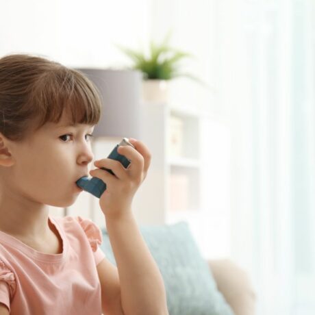 Astmul la copii: care sunt semnele și simptomele și cum poți preveni crizele