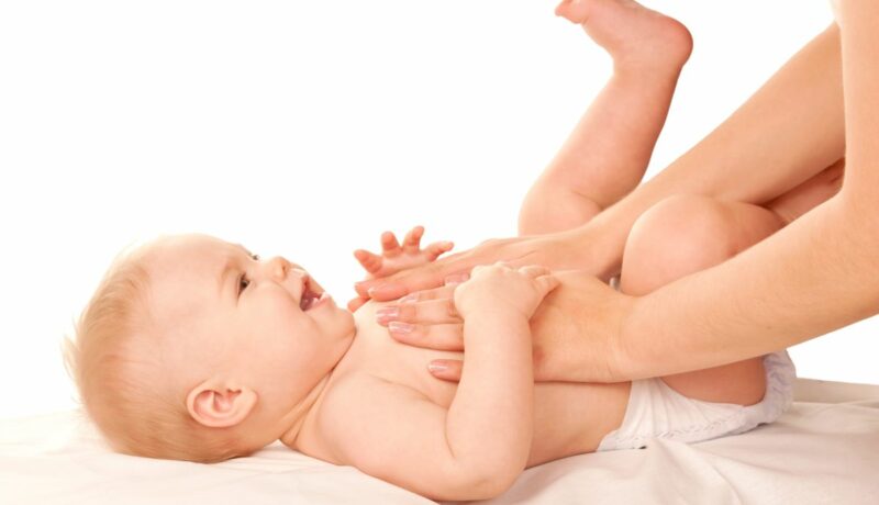 Beneficiile masajului pentru bebeluși. Sfaturi și sugestii pentru un masaj relaxant