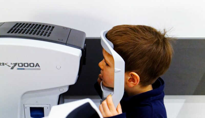Examenul oftalmologic la copii. De ce este important și când ar trebui să mergi la medic