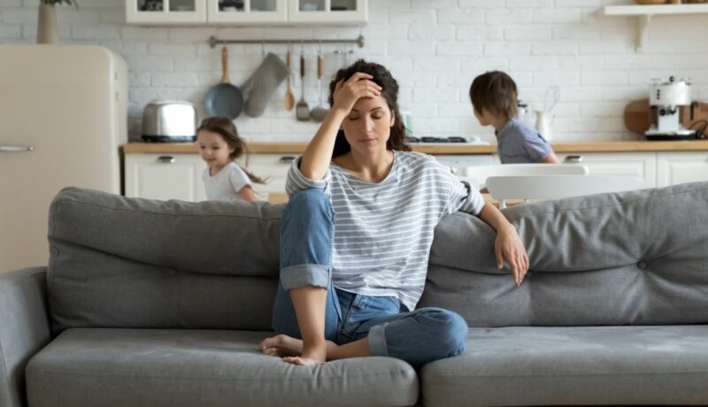 Stresul de a fi părinte singur. Ce efecte poate avea asupra ta și cum îl poți combate 