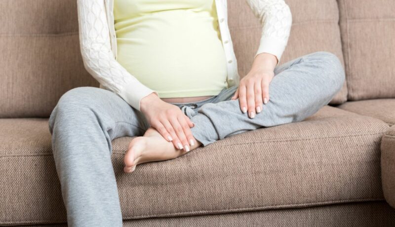 Cum să combați problema picioarelor umflate în sarcină. Câteva sfaturi pe care le poți pune în practică