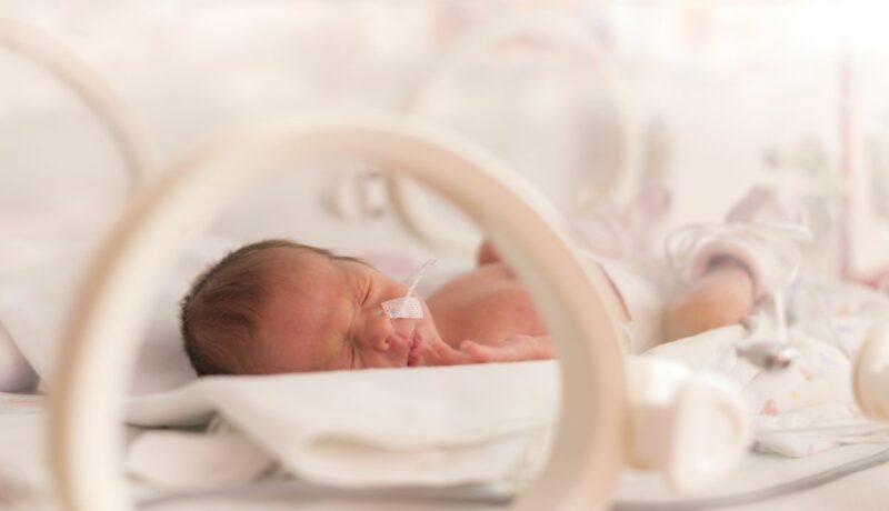 Restricția de creștere intrauterină. Care sunt cauzele și riscurile cu care se confruntă bebelușii