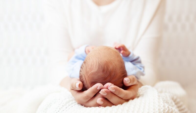 Dolicocefalia la nou-născuți: ce trebuie să știi despre forma capului bebelușului