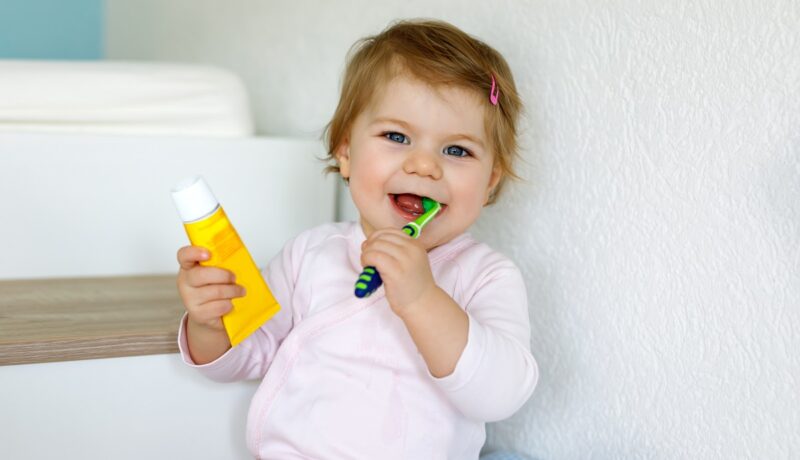 Cum alegi pasta de dinți pentru bebeluși și copii