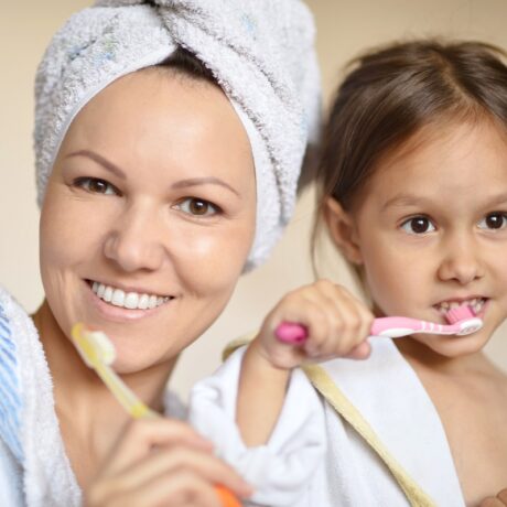 Cum înveți copilul să se spele pe dinți
