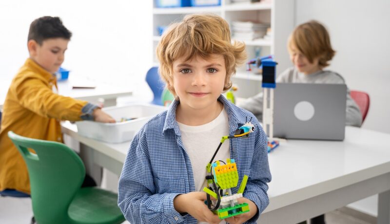 Educația STEM: ce beneficii are pentru copil