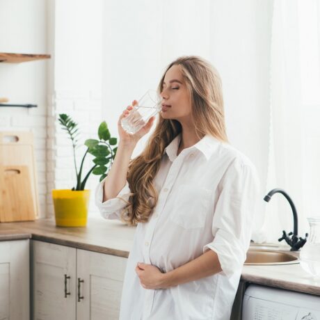 Câtă apă e indicat să bei în timpul sarcinii