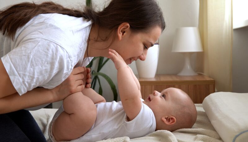 Conexiunea cu bebelușul: cum să creezi un atașament profund