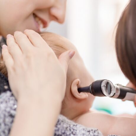 Infecțiile urechii la copii: ghid pentru părinți