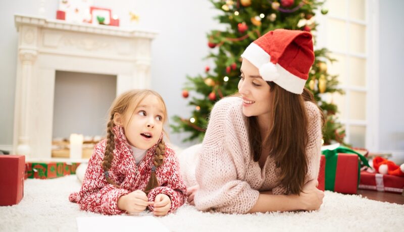 Moș Crăciun este real? Cum să vorbești cu copilul despre personajul magic