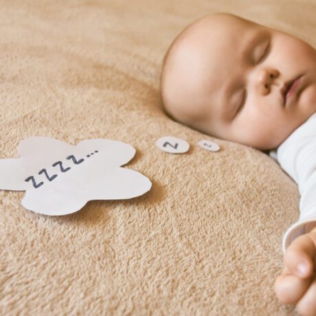 Regresiile somnului bebelușului: când au loc și cum le poți gestiona