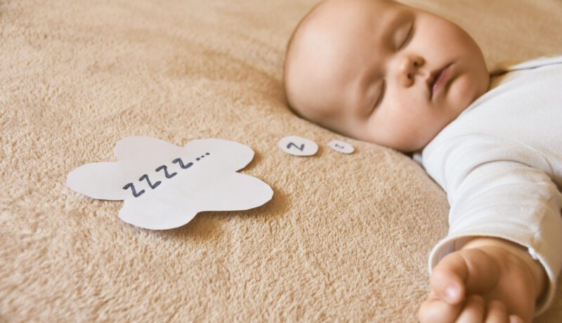 Regresiile somnului bebelușului: când au loc și cum le poți gestiona
