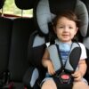 De la ce vârstă poate să stea copilul pe scaunul din față al mașinii