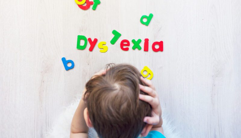 Cauzele și manifestările dislexiei. Ce spun specialiștii despre această afecțiune