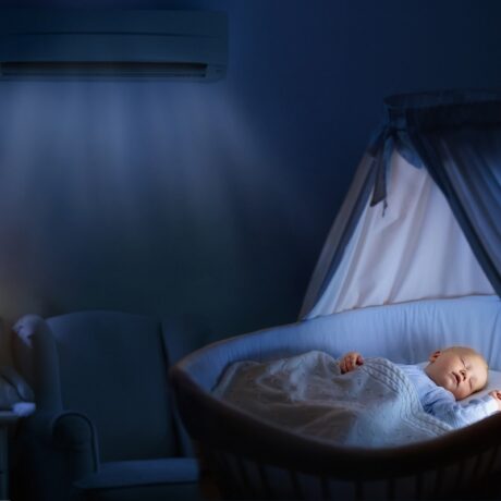 Somnul bebelușului în timpul erupției dentare: cum îl ajuți să gestioneze durerile gingivale