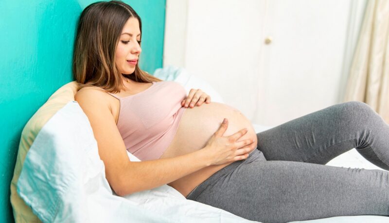 Leucoreea în timpul sarcinii: ce este, de ce apare și cum o poți gestiona