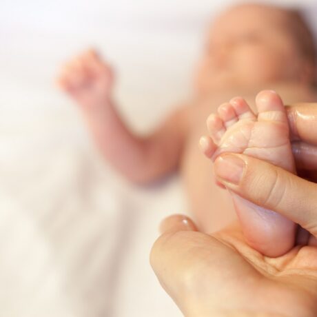 Beneficiile masajului la bebeluși: cum îl ajută în dezvoltare