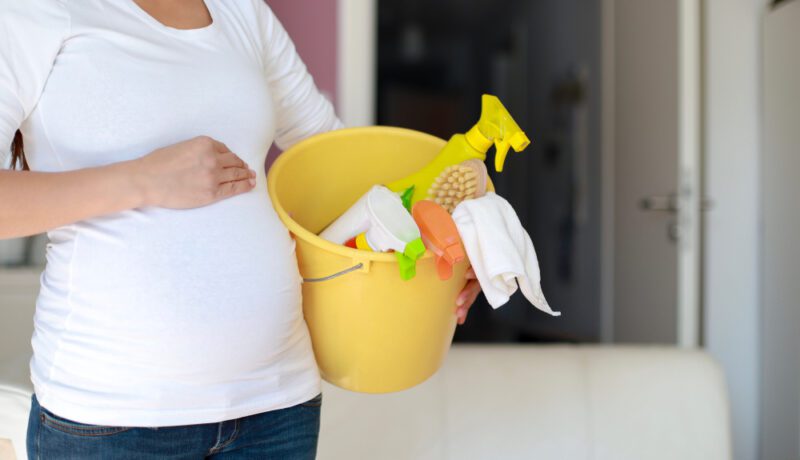 Produsele de curățenie interzise în sarcină: de ce trebuie să te ferești