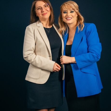 Laura Cosoi și Dorina Codreanu, fotografie în picioare