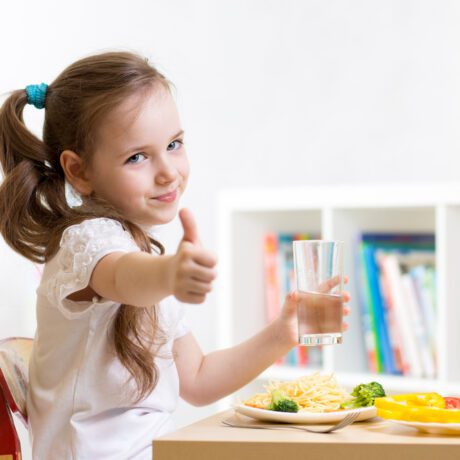 Alimentația sănătoasă pentru copii. Ce ar trebui să mănânce un copil în funcție de vârstă