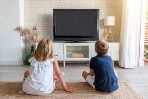 De ce spun experții că părinții ar trebui să limiteze timpul petrecut de copii în fața ecranelor
