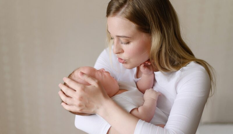 Loviturile la cap la bebeluși: ce trebui să știi și ce poți face