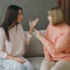 Înstrăinarea copiilor de părinți: de ce copiii adulți „divorțează” de părinții lor Înstrăinarea copiilor de părinți: de ce copiii adulți „divorțează” de părinții lor