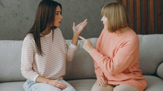 Înstrăinarea copiilor de părinți: de ce copiii adulți „divorțează” de părinții lor Înstrăinarea copiilor de părinți: de ce copiii adulți „divorțează” de părinții lor