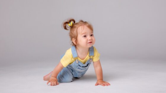 Când începe bebelușul să se târască?