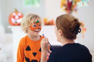 Frica de Halloween: cum îl poți ajuta pe copil să scape de ea