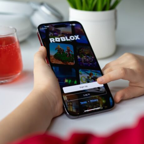 Roblox anunță noi funcții de siguranță pentru copiii sub 13 ani. Platforma are aproximativ 70 de milioane de utilizatori zilnici în lume