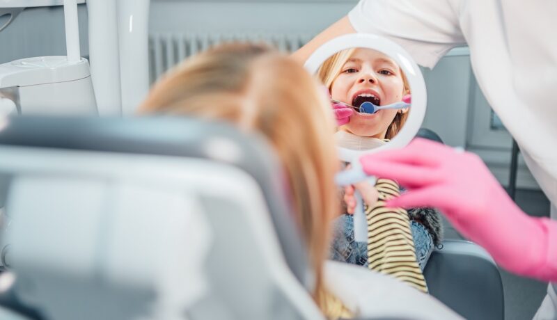 Inflamațiile gingivale cauzate de temperaturile scăzute: sfaturi pentru părinți