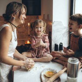Ghid pentru părinți: Cum să planifici vacanța de iarnă cu cei mici