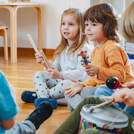 Impactul muzicii asupra dezvoltării cognitive a copiilor: Ce spun studiile