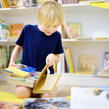 Cum să creezi o bibliotecă acasă care să-l facă pe copil să iubească cititul