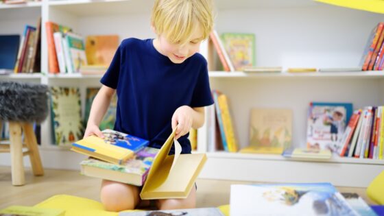 Cum să creezi o bibliotecă acasă care să-l facă pe copil să iubească cititul
