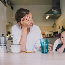 Ghid pentru părinții care se simt epuizați: Cum să îți recapeți energia și echilibrul