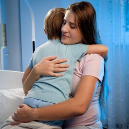 Copilul refuză să doarmă singur? Cum să-l ajuți fără să forțezi despărțirea