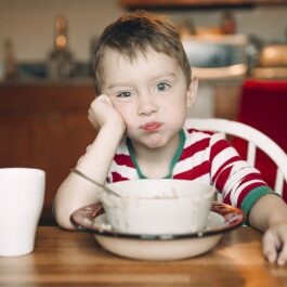 Cum să recunoști și să tratezi tulburările de alimentație la copii