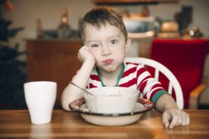 Cum să recunoști și să tratezi tulburările de alimentație la copii