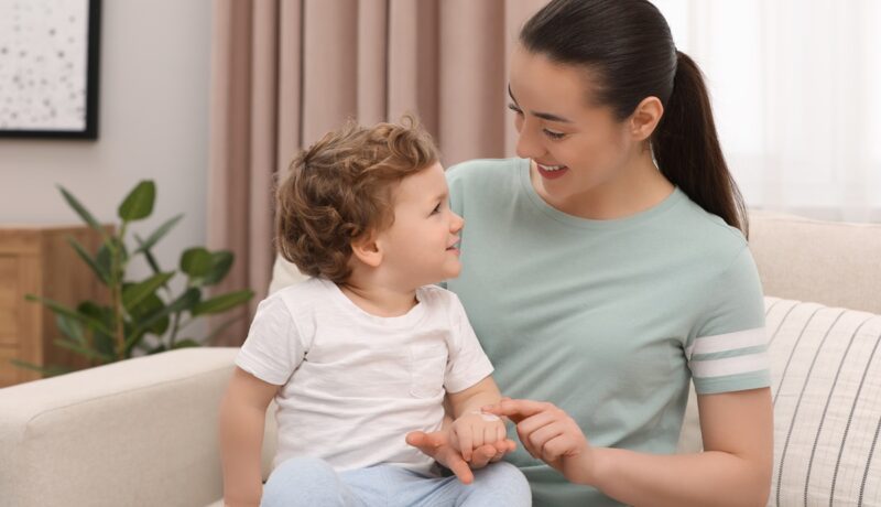 Semne care arată că ai un copil sensibil. La ce recomandă specialiștii să fii atentă