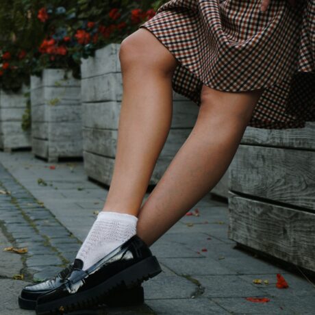 Mocasini sau balerini? Cum alegi încălțămintea perfectă pentru un stil feminin, practic și modern