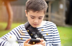 Chatbot-urile cu inteligență artificială: cum îi influențează pe adolescenți?