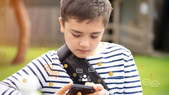 Chatbot-urile cu inteligență artificială: cum îi influențează pe adolescenți?