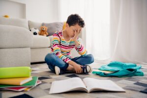 Copiii evită școala? 7 semne că ar putea avea nevoie de ajutorul unui terapeut