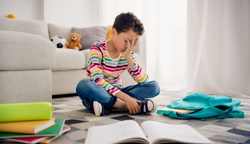 Copiii evită școala? 7 semne că ar putea avea nevoie de ajutorul unui terapeut