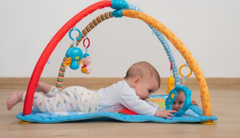 Testul oglinzii la bebeluși. Ce înseamnă și când ar trebui să îl faci